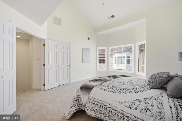 8894 ASHGROVE HOUSE LN, Vienna, VA 22182