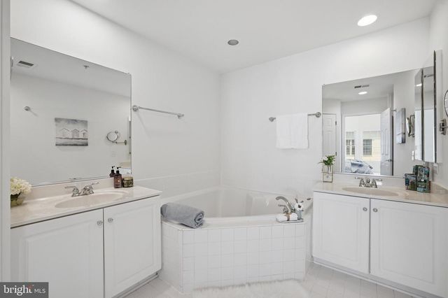 8894 ASHGROVE HOUSE LN, Vienna, VA 22182