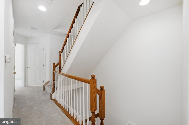 8894 ASHGROVE HOUSE LN, Vienna, VA 22182