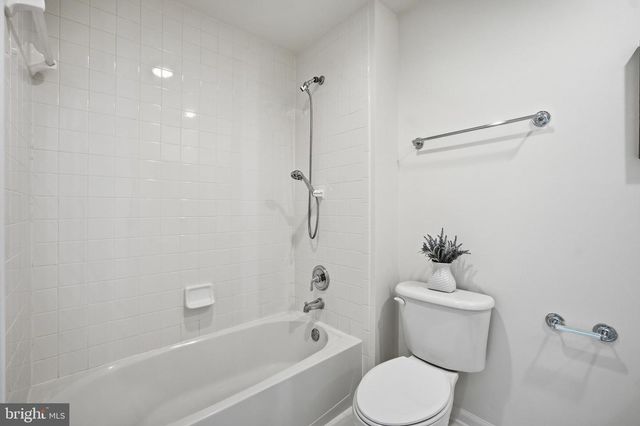 8894 ASHGROVE HOUSE LN, Vienna, VA 22182