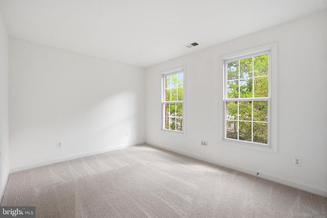 8894 ASHGROVE HOUSE LN, Vienna, VA 22182