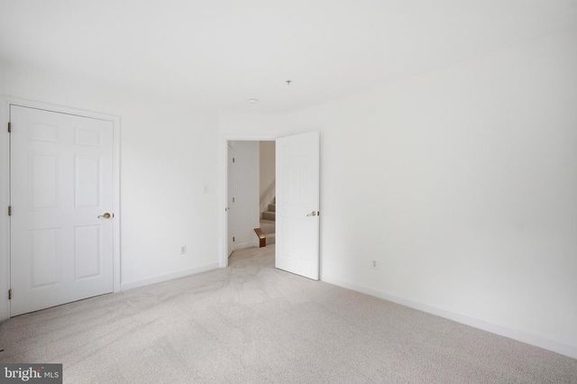 8894 ASHGROVE HOUSE LN, Vienna, VA 22182