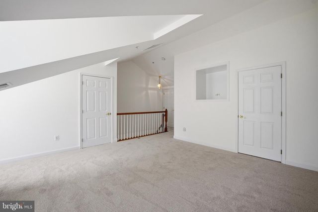 8894 ASHGROVE HOUSE LN, Vienna, VA 22182