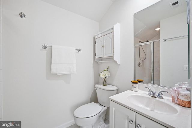 8894 ASHGROVE HOUSE LN, Vienna, VA 22182