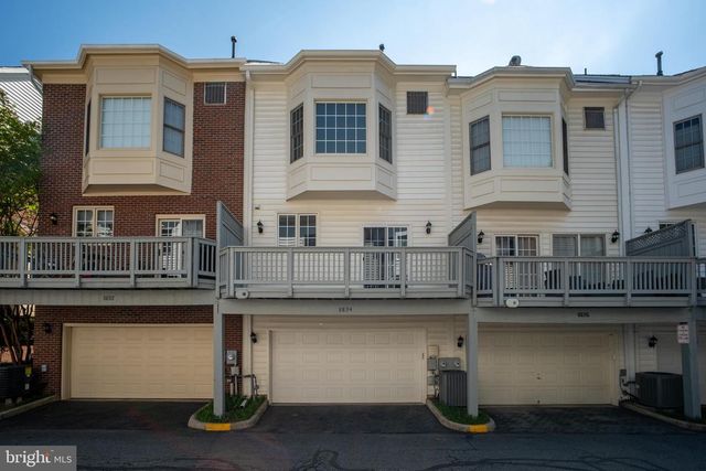 8894 ASHGROVE HOUSE LN, Vienna, VA 22182