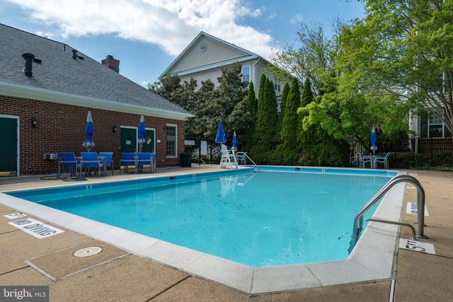 8894 ASHGROVE HOUSE LN, Vienna, VA 22182