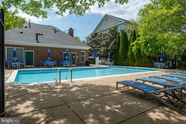 8894 ASHGROVE HOUSE LN, Vienna, VA 22182