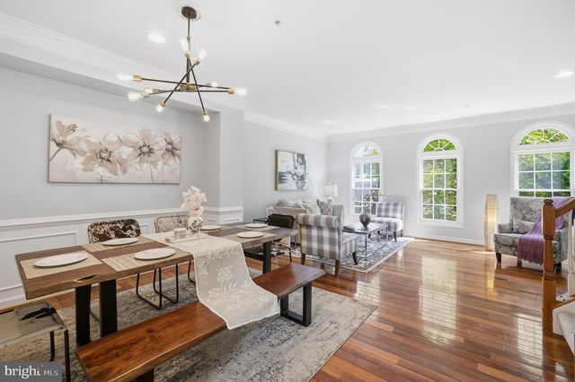 8894 ASHGROVE HOUSE LN, Vienna, VA 22182