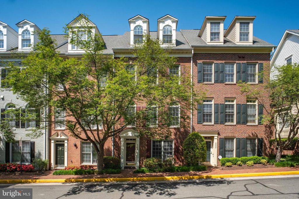 8894 ASHGROVE HOUSE LN, Vienna, VA 22182