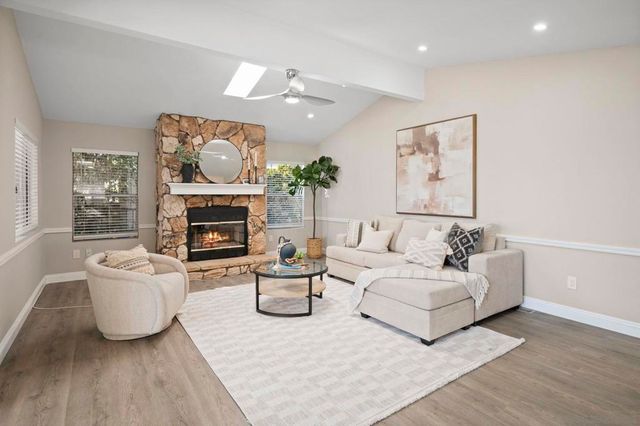 5140 Don Rodolfo Dr, Carlsbad, CA 92010