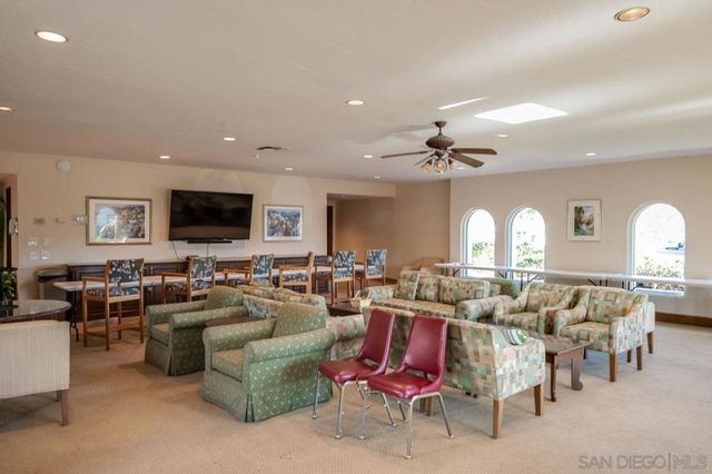 5140 Don Rodolfo Dr, Carlsbad, CA 92010