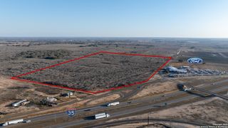 465 S CR 773, Devine, TX 78016