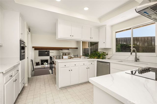 1877 Swan Circle, Costa Mesa, CA 92626