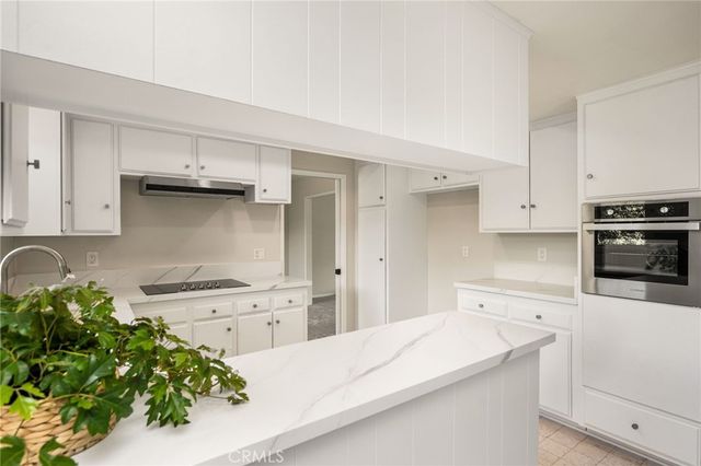 1877 Swan Circle, Costa Mesa, CA 92626