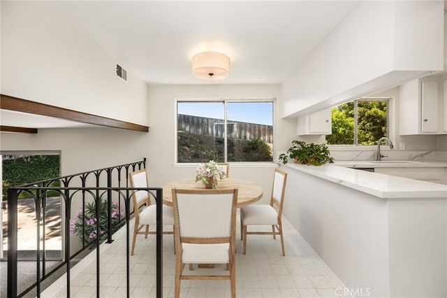 1877 Swan Circle, Costa Mesa, CA 92626