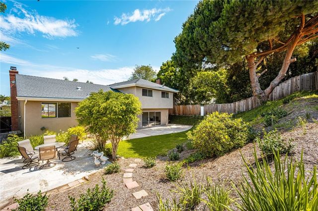 1877 Swan Circle, Costa Mesa, CA 92626