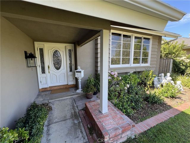 1877 Swan Circle, Costa Mesa, CA 92626
