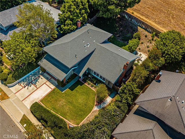 1877 Swan Circle, Costa Mesa, CA 92626