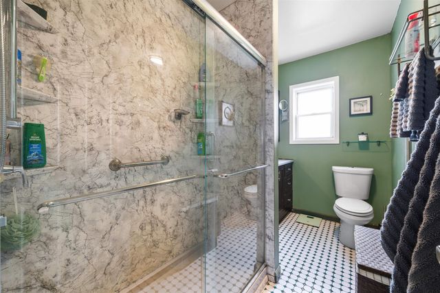 41 EAST 35TH ST, Bayonne, NJ 07002