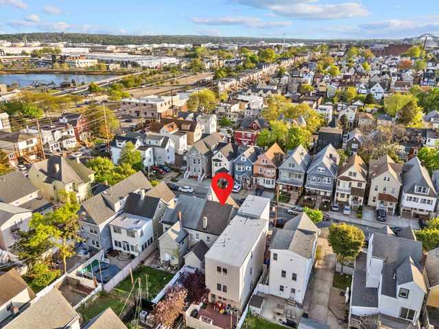 41 EAST 35TH ST, Bayonne, NJ 07002