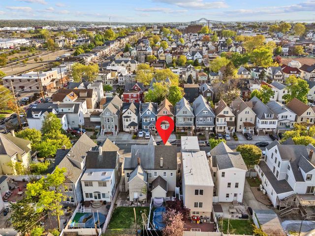 41 EAST 35TH ST, Bayonne, NJ 07002