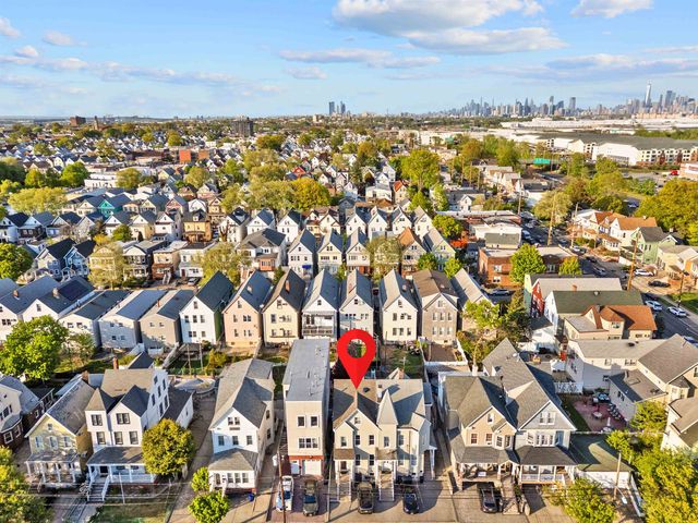 41 EAST 35TH ST, Bayonne, NJ 07002