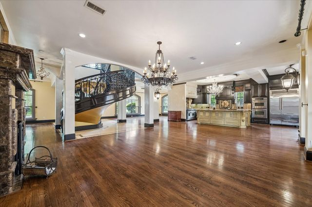 4601 Birch Street, Bellaire, TX 77401