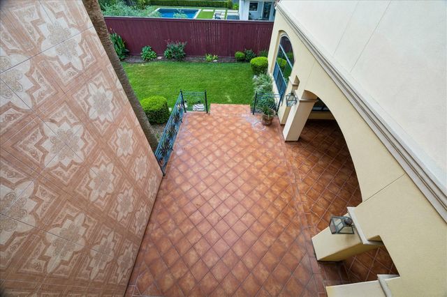 4601 Birch Street, Bellaire, TX 77401