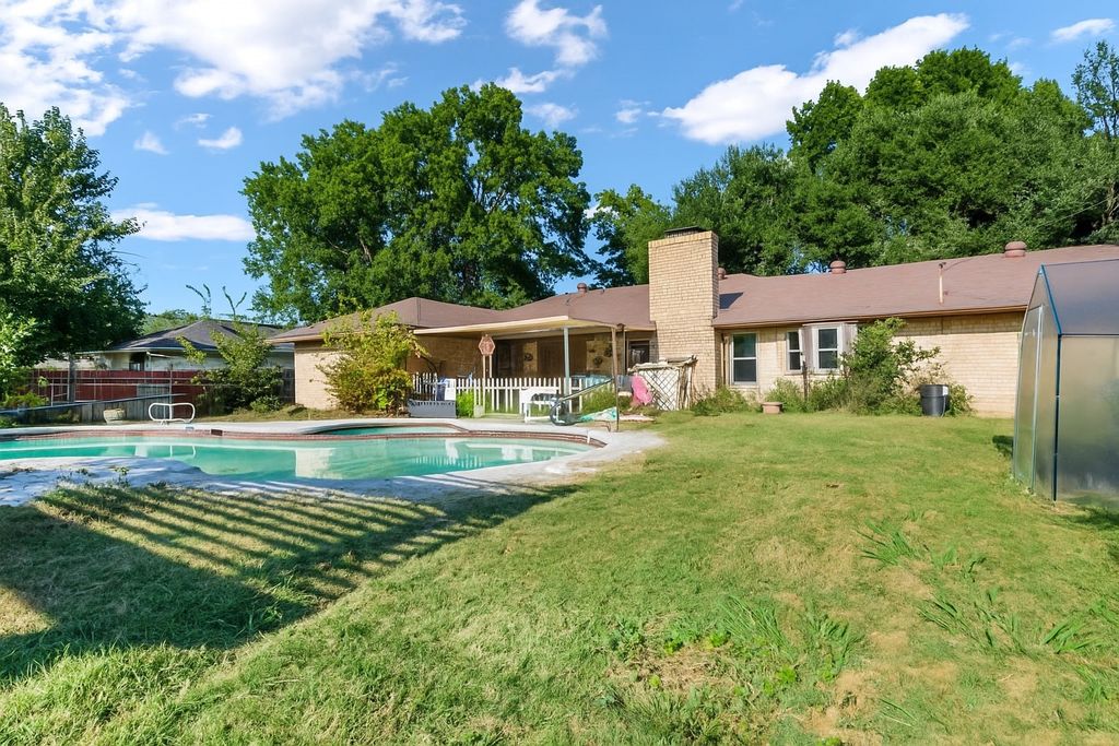 1107 Griffith Avenue, Terrell, TX 75160