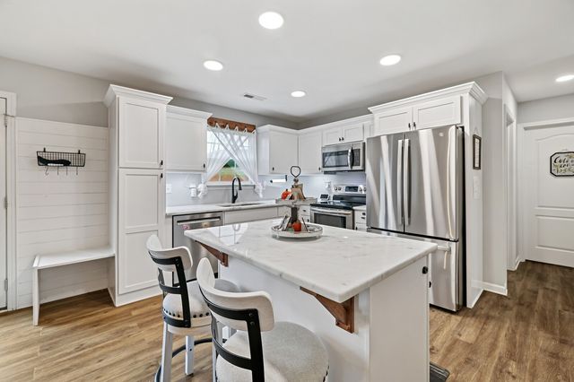 890 W Main St, Alexandria, TN 37012