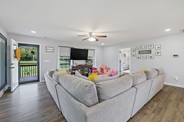 890 W Main St, Alexandria, TN 37012