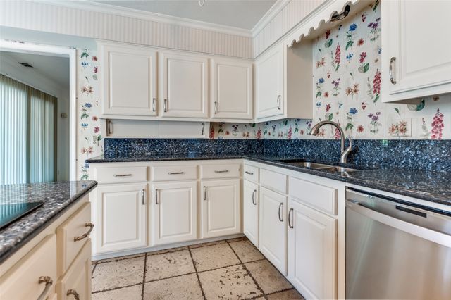 905 Live Oak Lane, Arlington, TX 76012