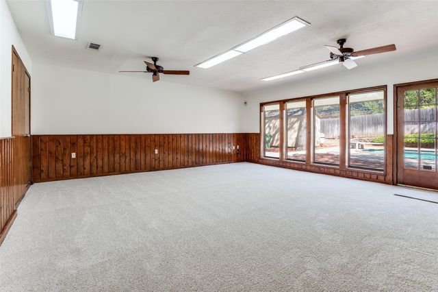 905 Live Oak Lane, Arlington, TX 76012