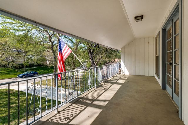 905 Live Oak Lane, Arlington, TX 76012