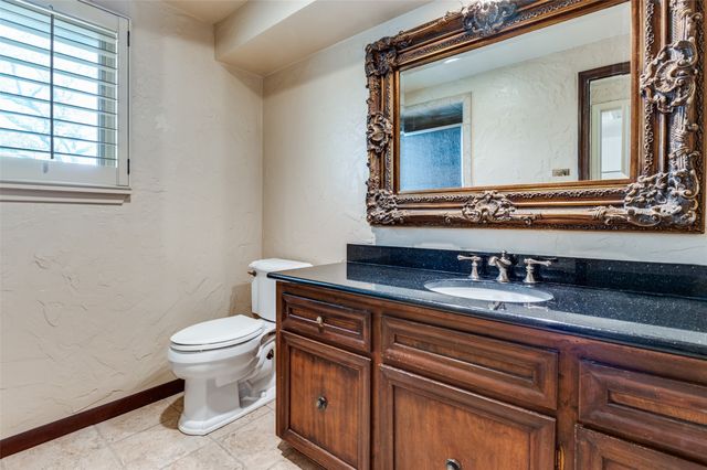 905 Live Oak Lane, Arlington, TX 76012