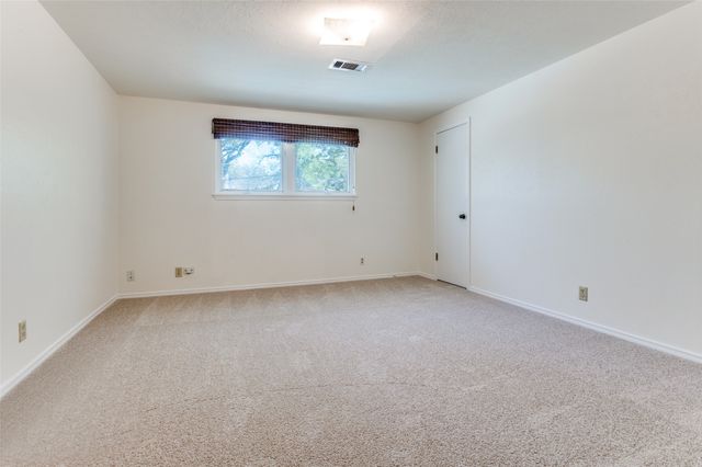 905 Live Oak Lane, Arlington, TX 76012