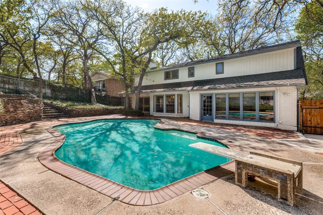 905 Live Oak Lane, Arlington, TX 76012