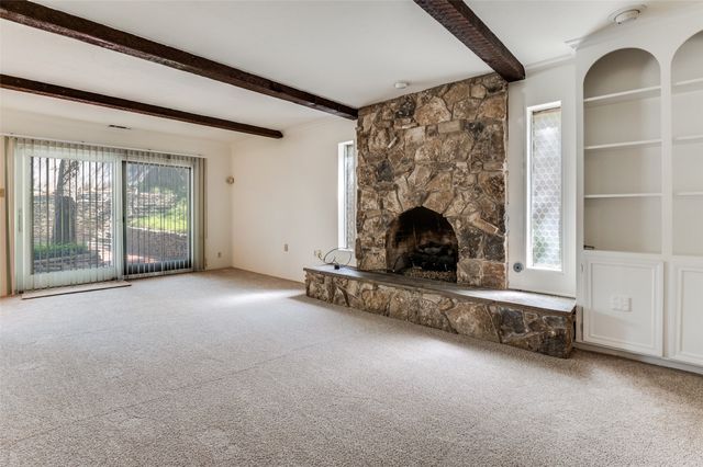 905 Live Oak Lane, Arlington, TX 76012