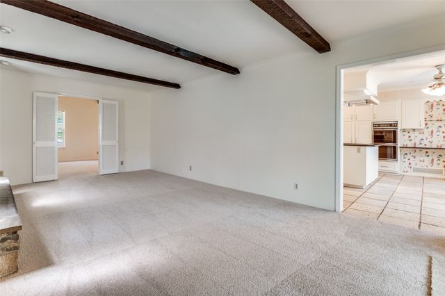 905 Live Oak Lane, Arlington, TX 76012