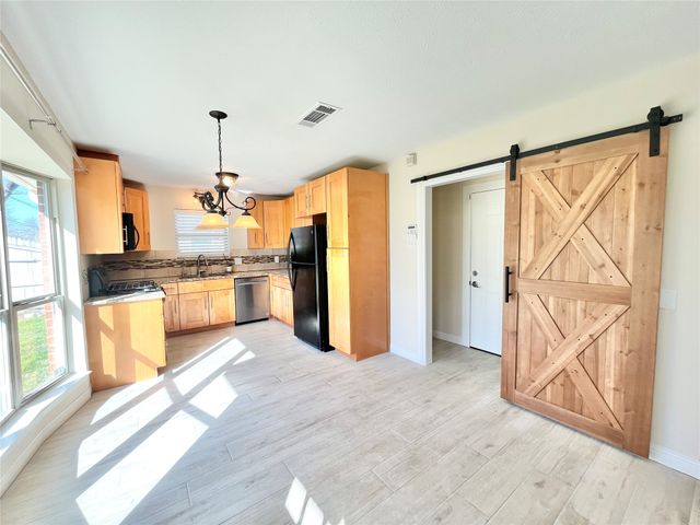 1816 Lexington Place, Bedford, TX 76022