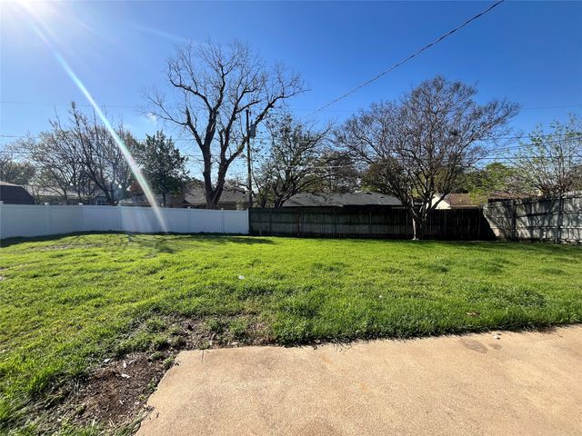 1816 Lexington Place, Bedford, TX 76022