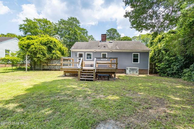 2710 Sunset Avenue, Greenville, NC 27834