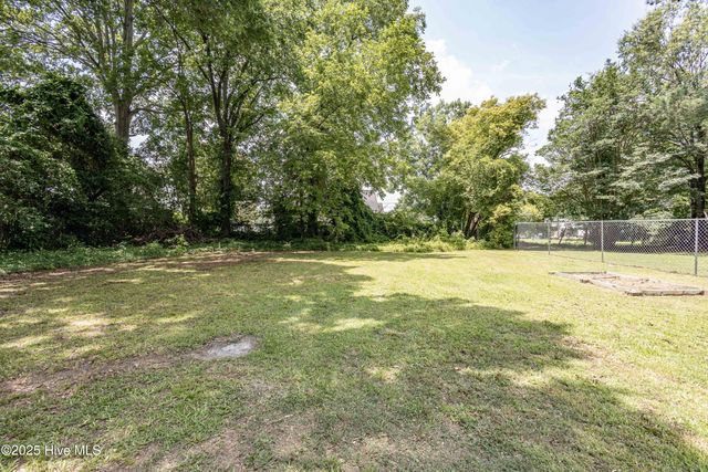 2710 Sunset Avenue, Greenville, NC 27834