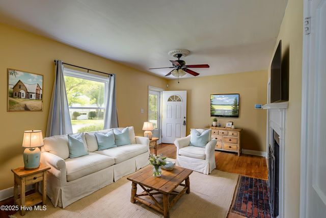 2710 Sunset Avenue, Greenville, NC 27834