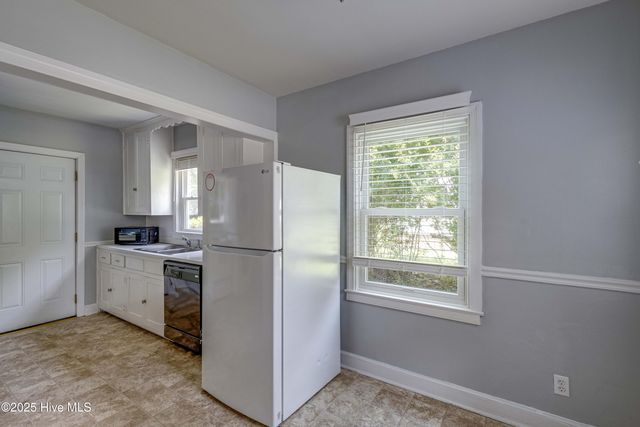 2710 Sunset Avenue, Greenville, NC 27834