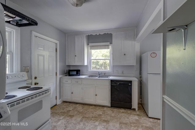 2710 Sunset Avenue, Greenville, NC 27834