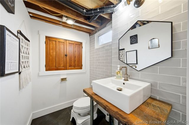 300 Emerson Avenue, Clarksville, IN 47129