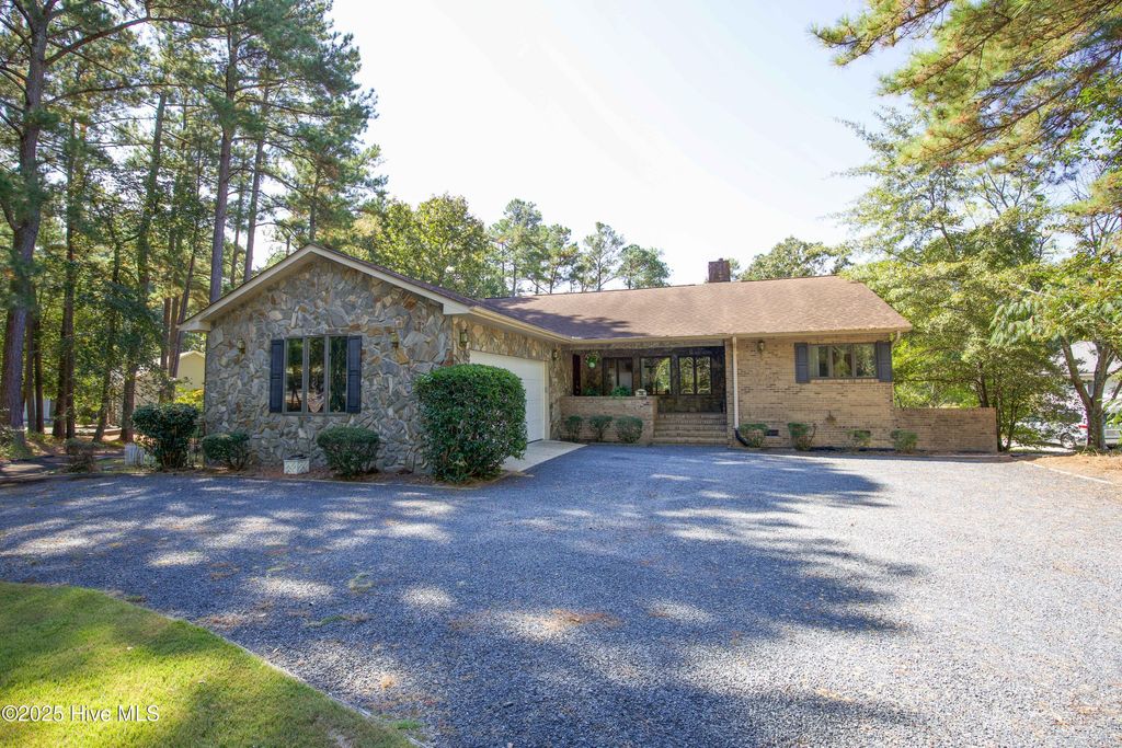 750 Mimosa Drive, Vass, NC 28394