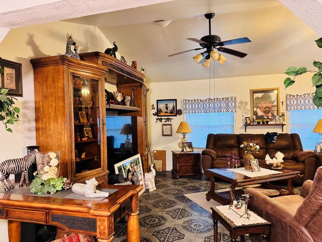 646 Private Rd, Fort Stockton, TX 79735