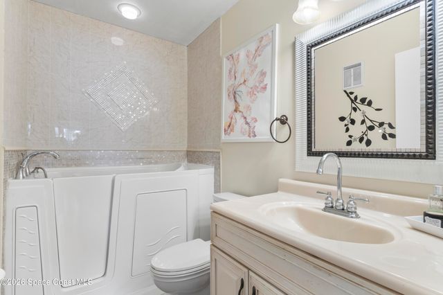 1965 Westminster Circle 2, Vero Beach, FL 32966